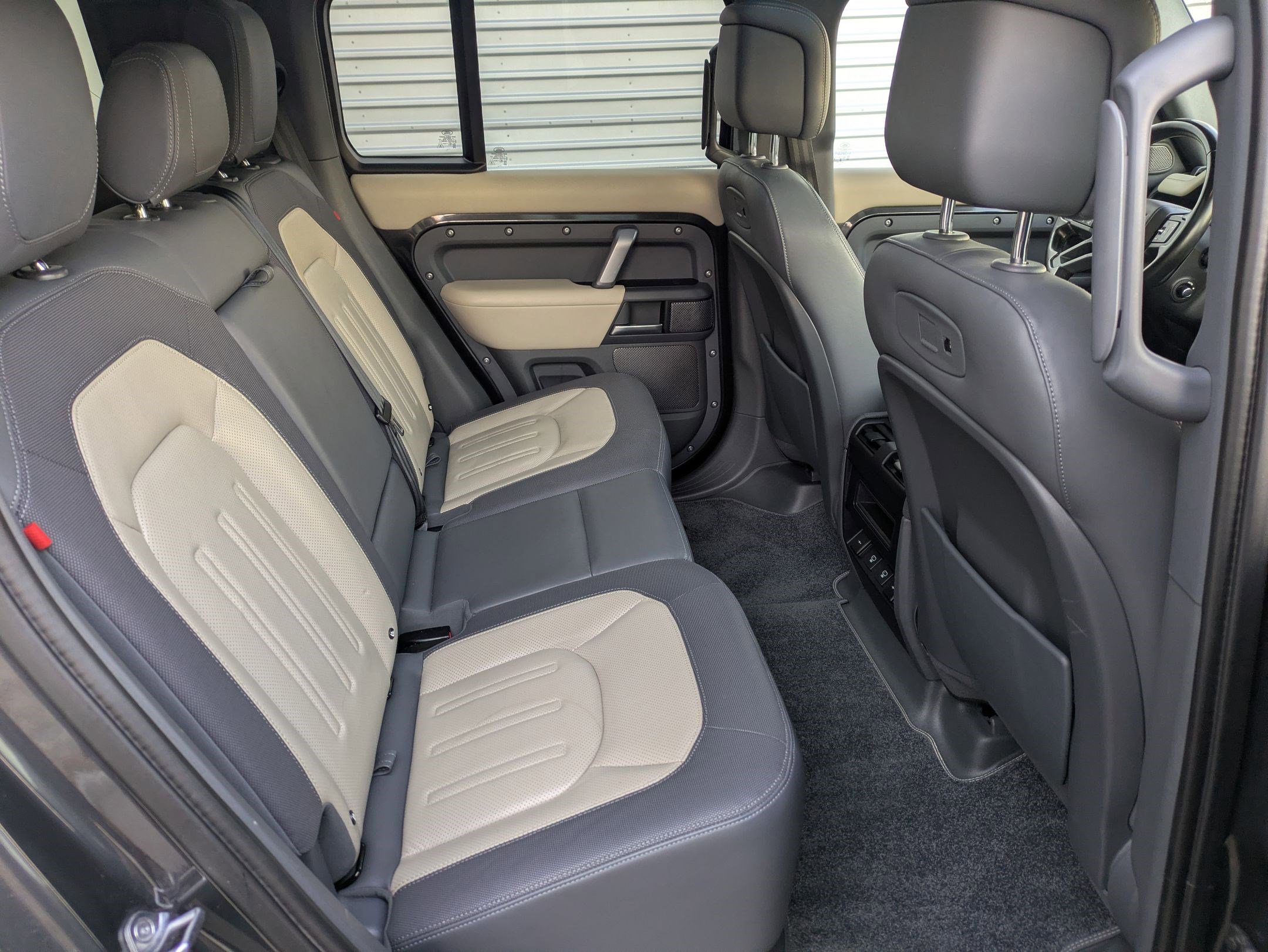 Used 2022 Land Rover Defender 110 X-Dynamic HSE image 32