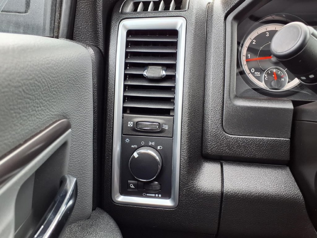 Used 2024 RAM 1500 Classic SLT AWD/4WD image 18