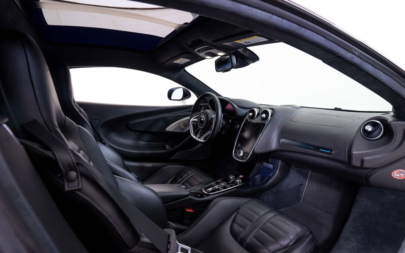 Used 2025 McLaren GTS RWD image 21