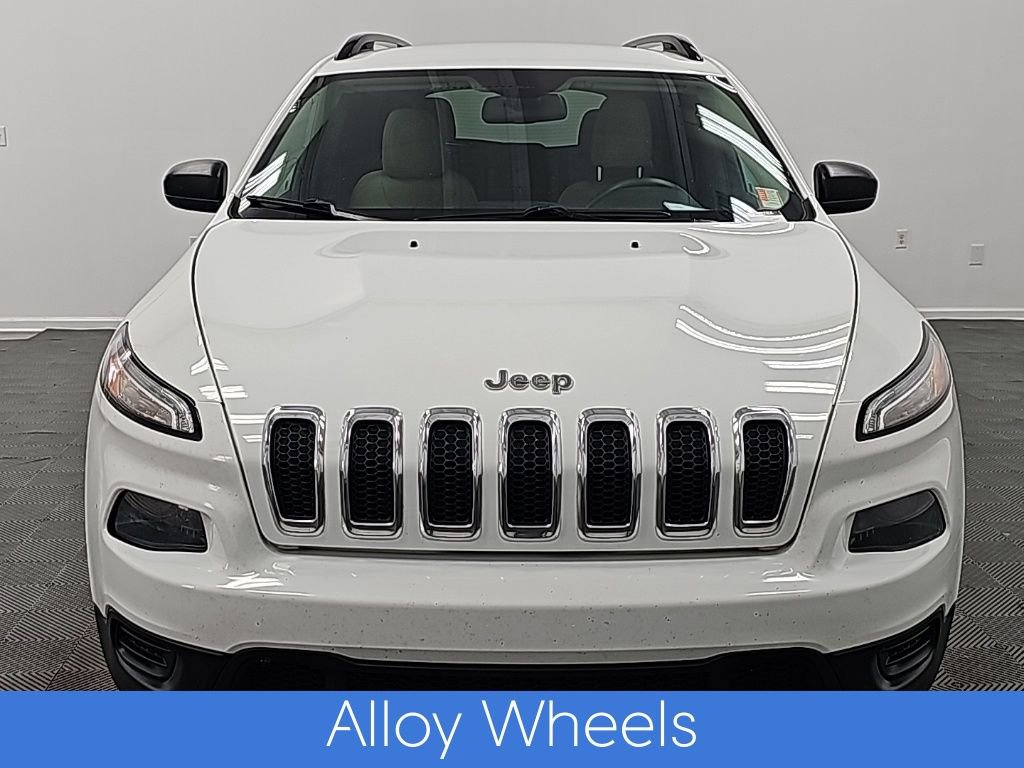 Used 2016 Jeep Cherokee Sport image 4