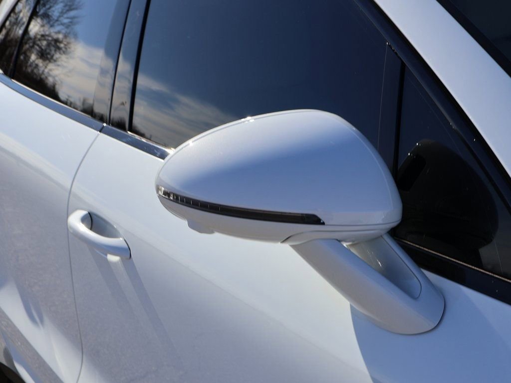 Certified 2024 Porsche Macan image 15