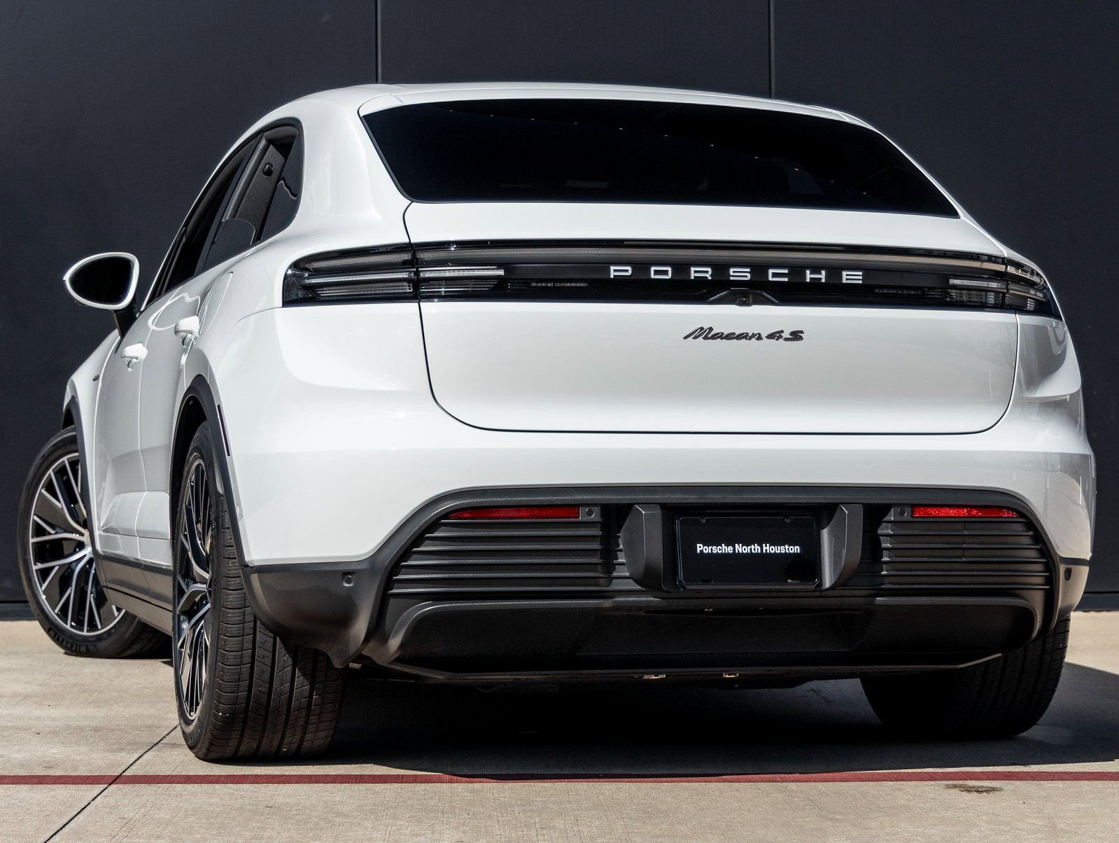 Certified 2025 Porsche Macan 4S Electric image 3