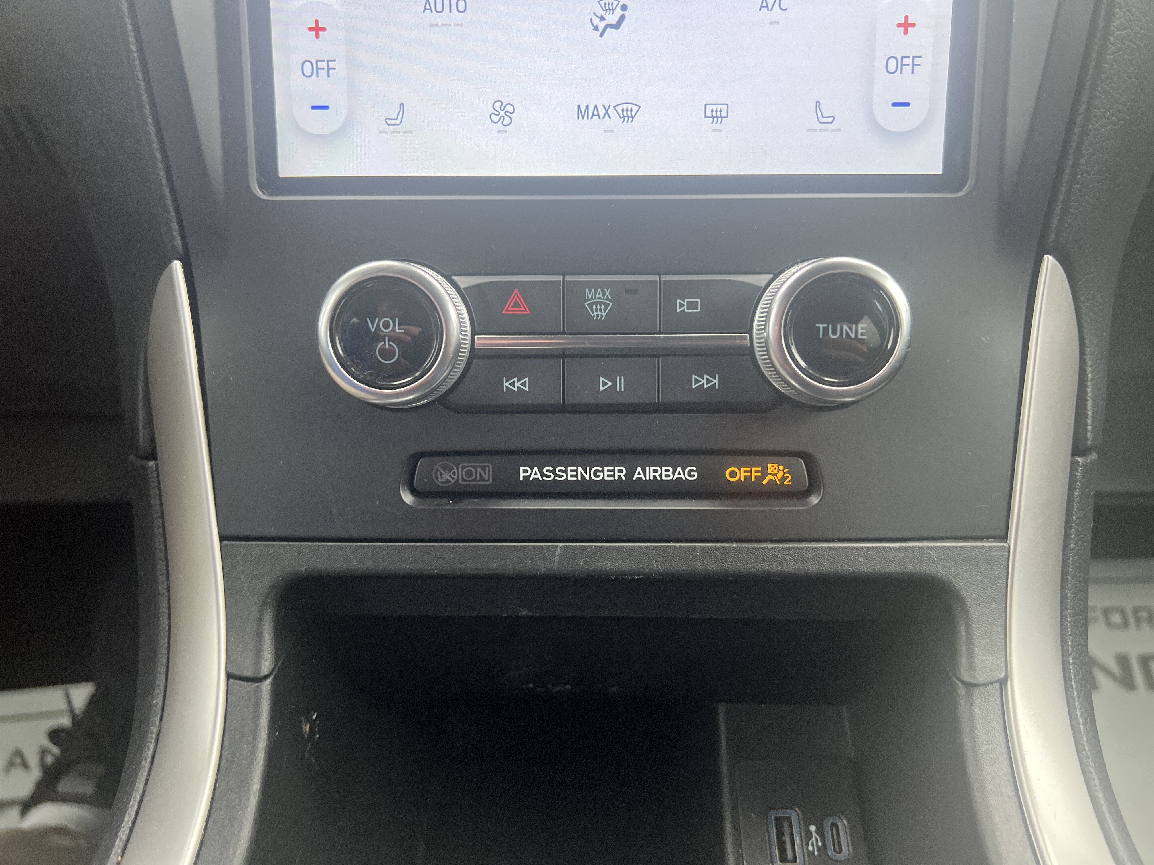 Used 2024 Ford Edge SEL AWD/4WD image 32