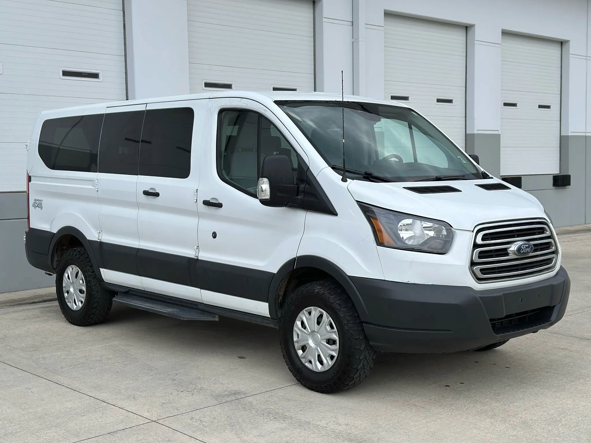 Used 2018 Ford Transit 150 XLT image 7