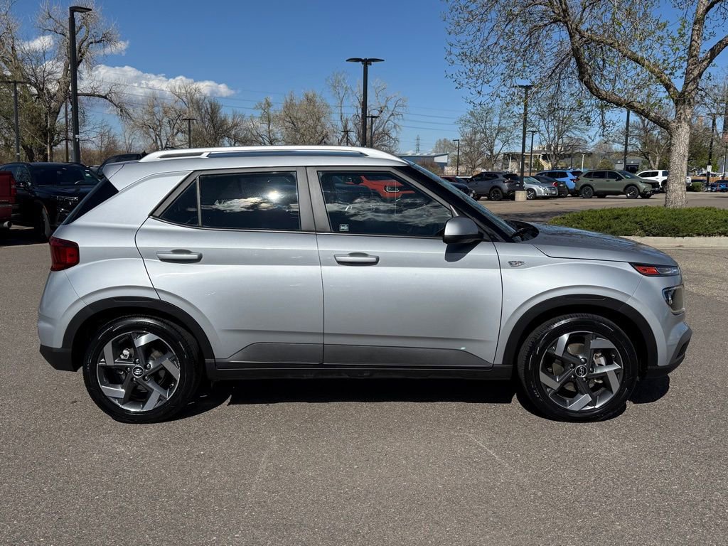 Used 2021 Hyundai Venue SEL FWD image 3