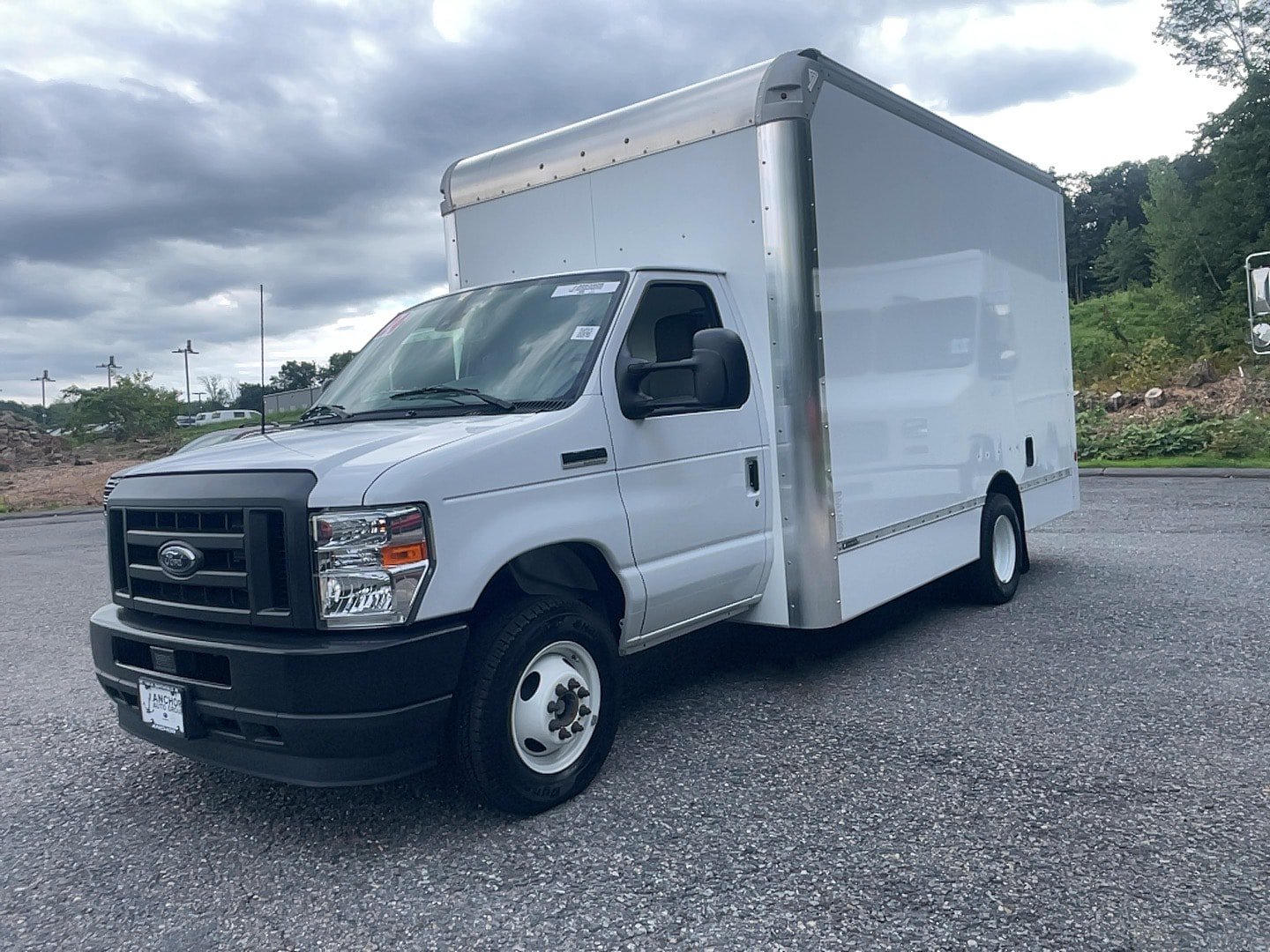 Used 2024 Ford E-450 and Econoline 450 Super Duty w/ Driver's Safety Package RWD image 3