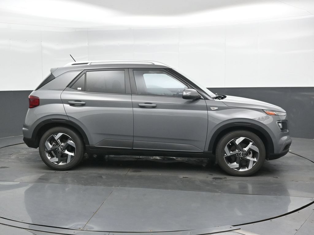 Certified 2023 Hyundai Venue SEL FWD image 4