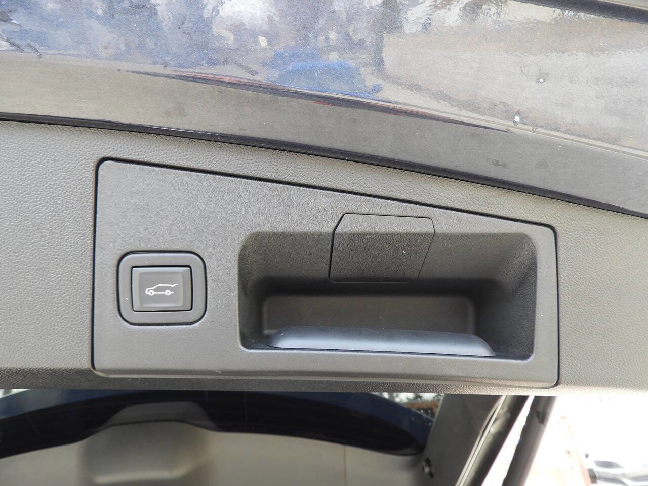 Used 2023 Cadillac XT4 Premium Luxury w/ Cold Weather Package FWD image 30