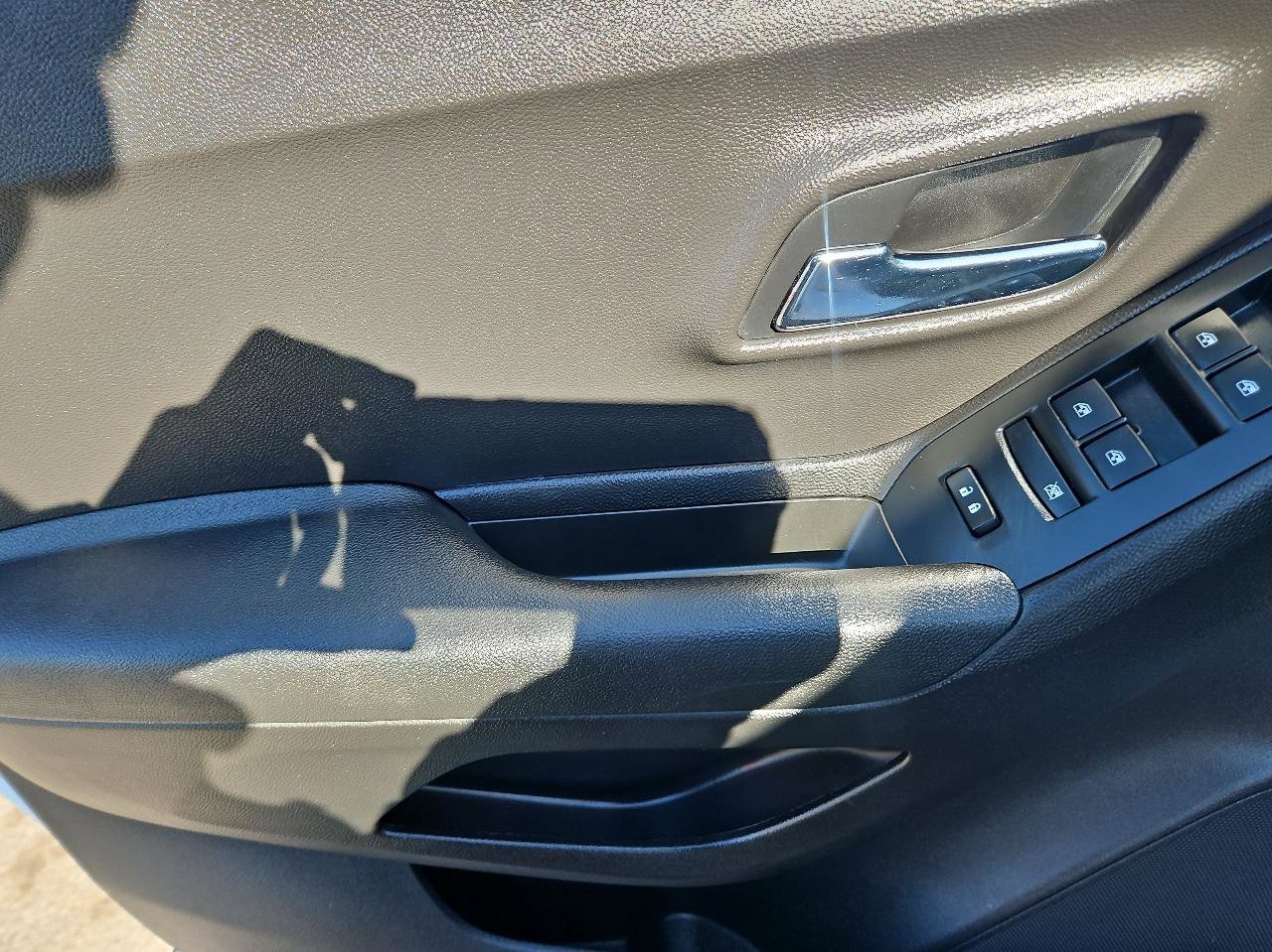 Used 2017 Chevrolet Trax LT w/ LT Convenience Package image 14