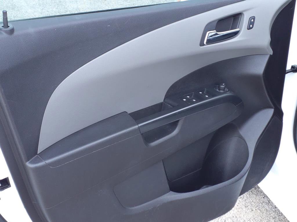Used 2016 Chevrolet Sonic LT image 4