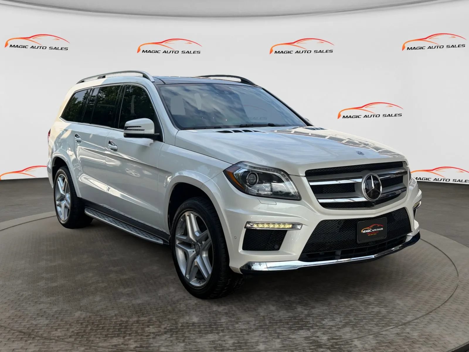 Used 2016 Mercedes-Benz GL 550 4MATIC image 5