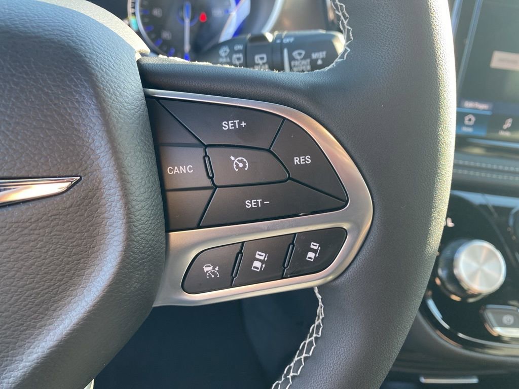 New 2026 Chrysler Pacifica Select image 17