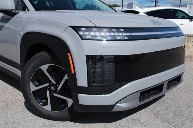 New 2026 Hyundai Ioniq 9 SE image 2