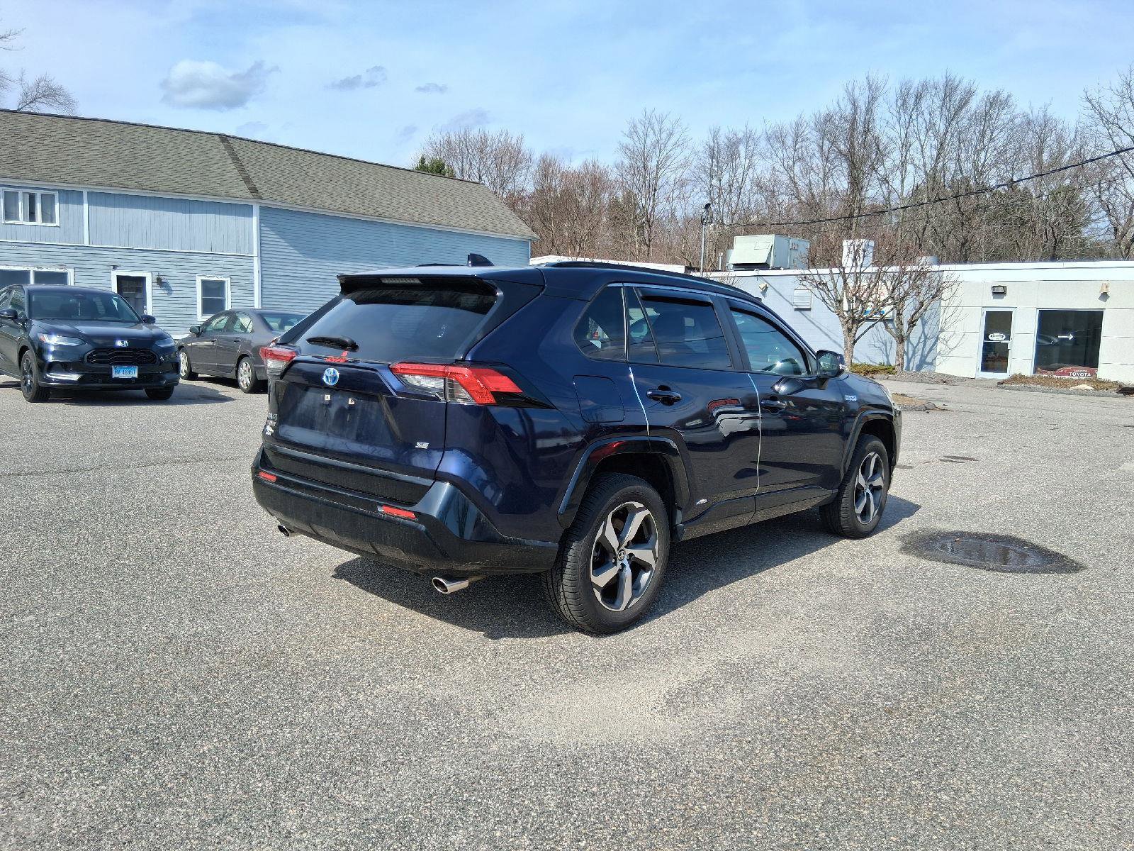 Used 2021 Toyota RAV4 SE w/ Weather & Moonroof Package image 7
