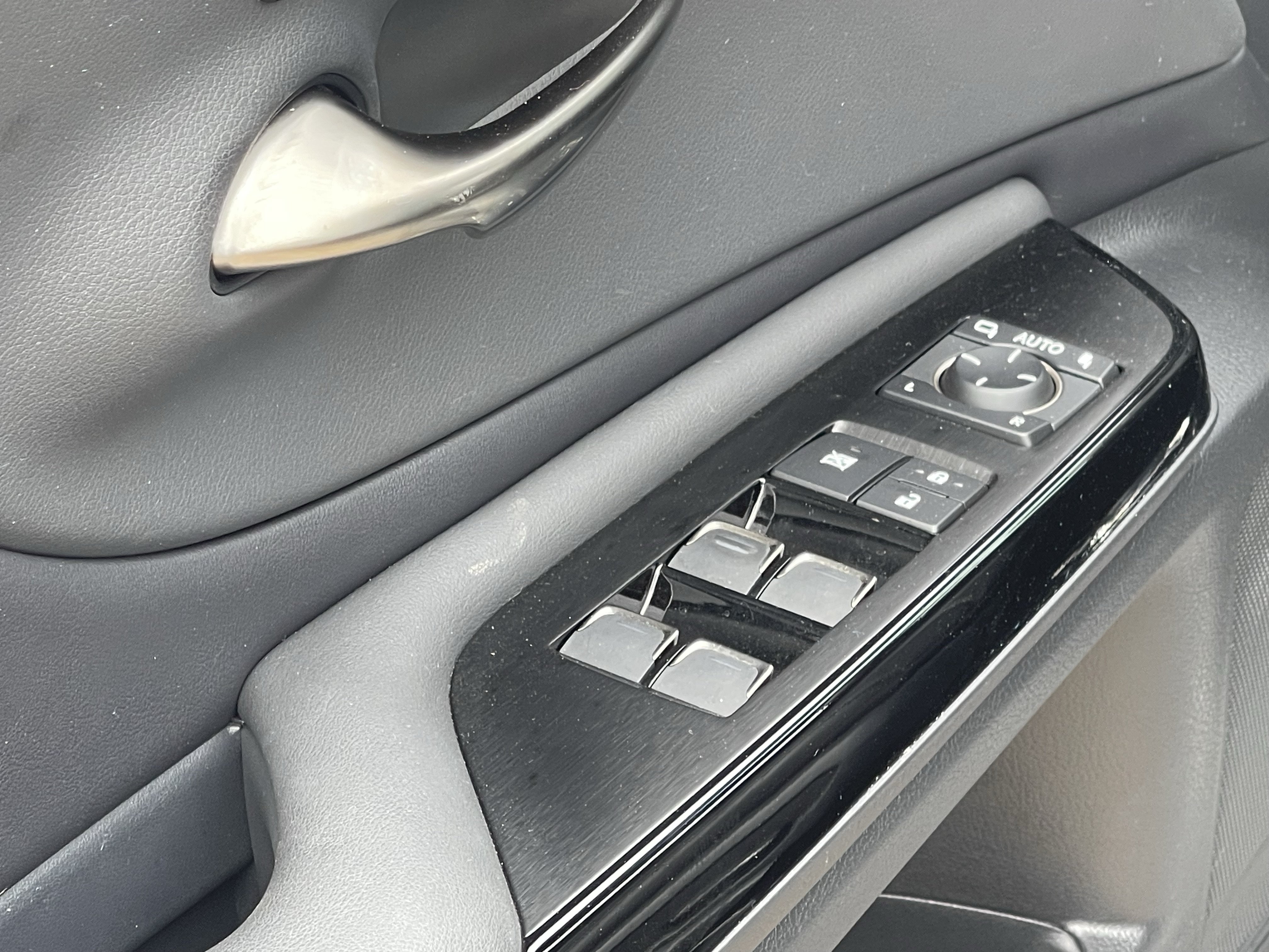Used 2023 Lexus ES 350 F Sport w/ Accessory Package (Z2) FWD image 19