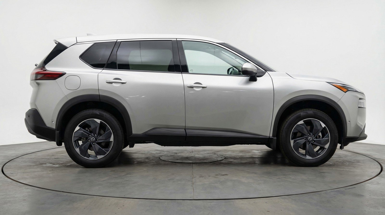 Used 2025 Nissan Rogue SV image 11