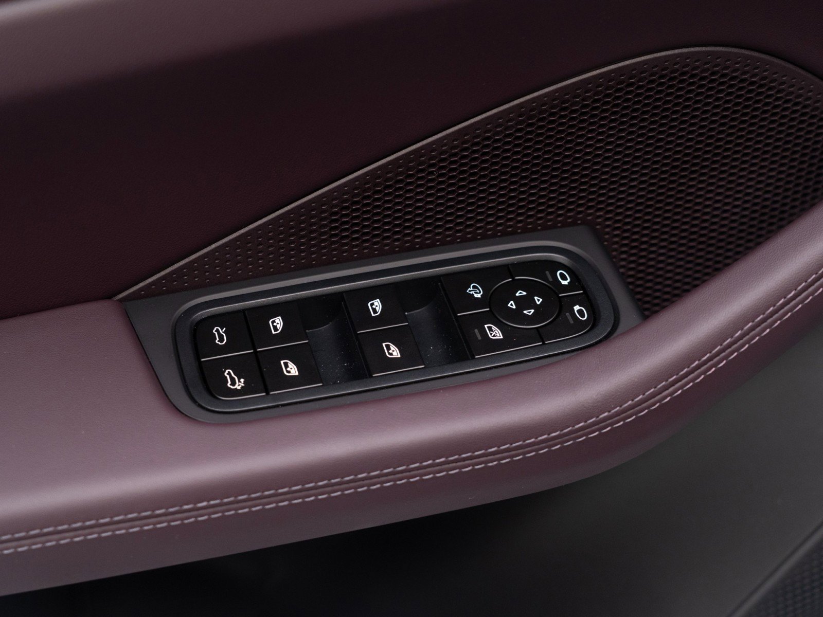 New 2026 Porsche Macan Electric image 23