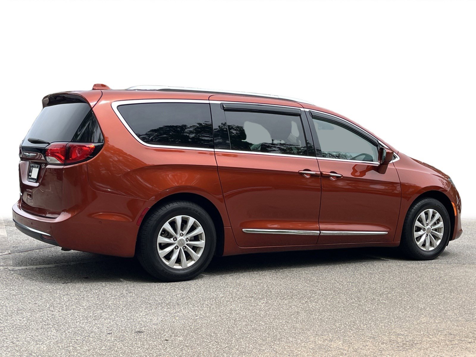 Used 2018 Chrysler Pacifica Touring-L w/ Advanced Safetytec Group image 27