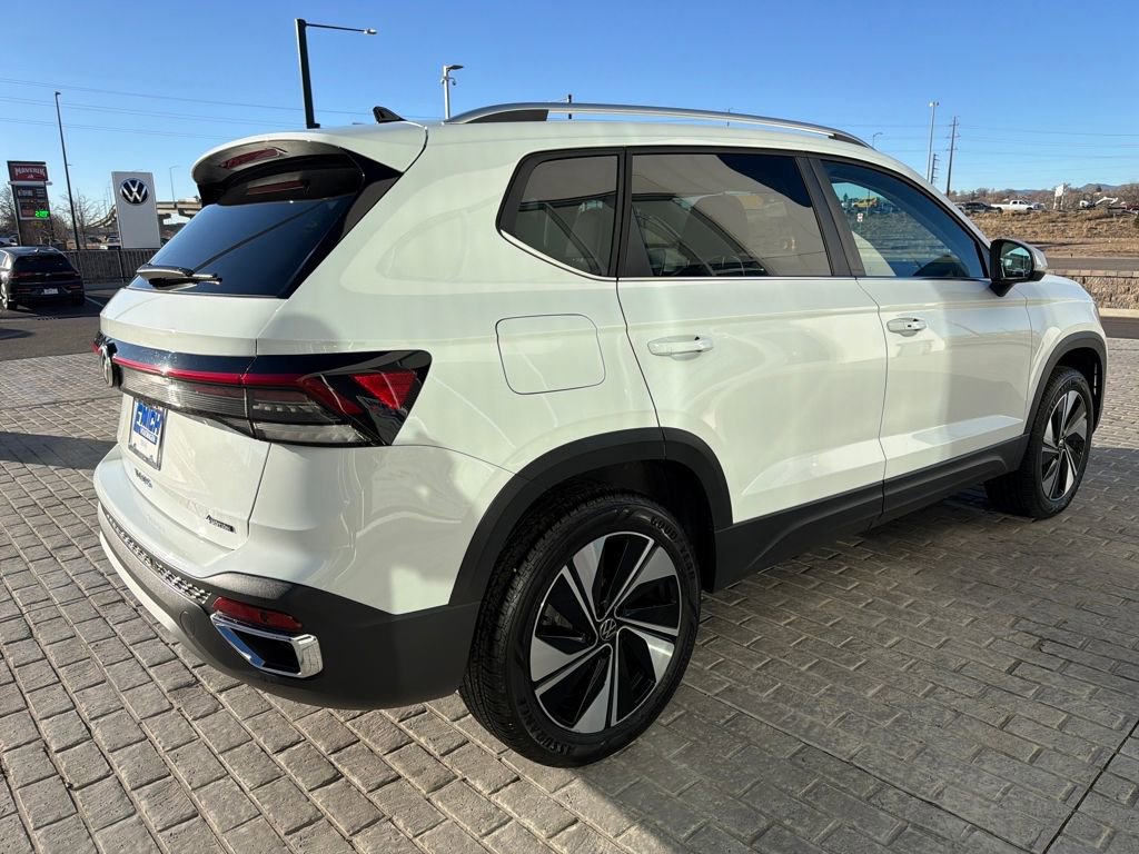Certified 2025 Volkswagen Taos SE image 7