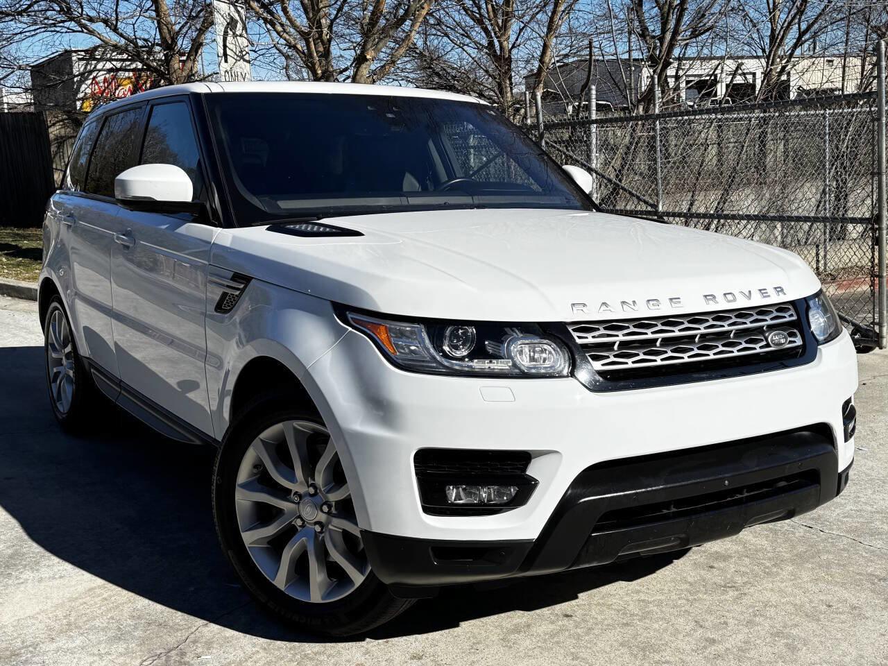 Used 2017 Land Rover Range Rover Sport HSE image 3