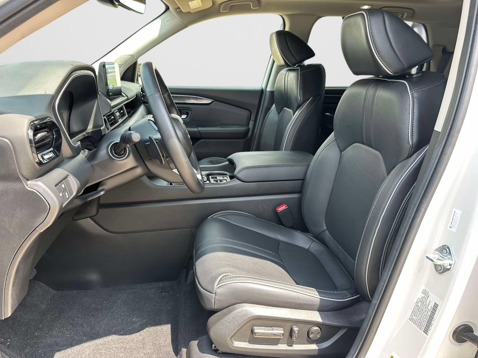 Used 2025 Honda Pilot Elite image 16