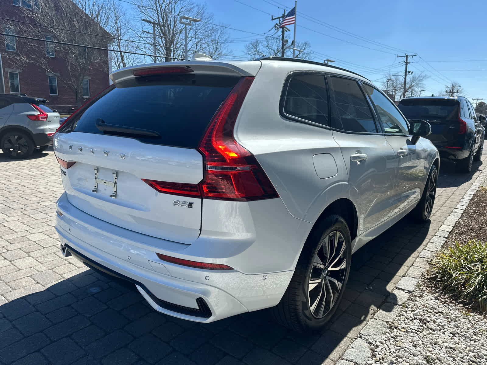 Used 2025 Volvo XC60 B5 Plus image 29