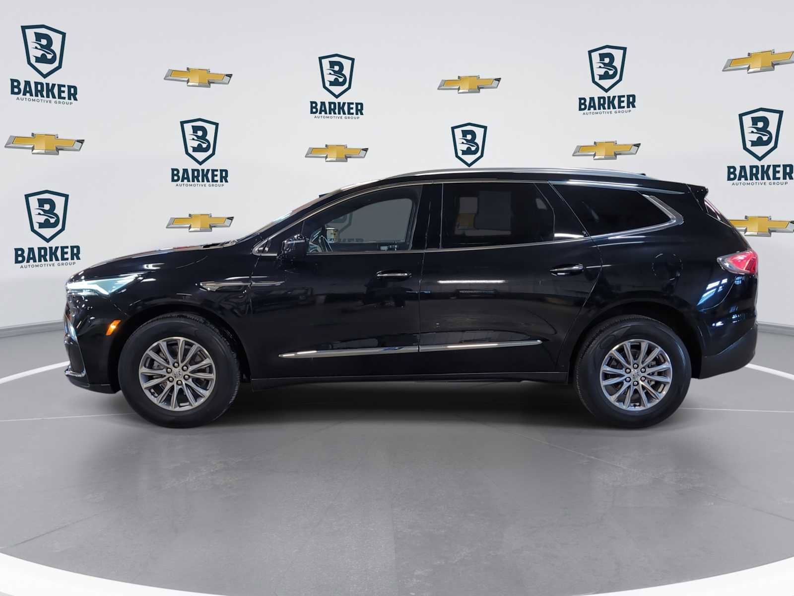 Used 2024 Buick Enclave Premium AWD/4WD image 5