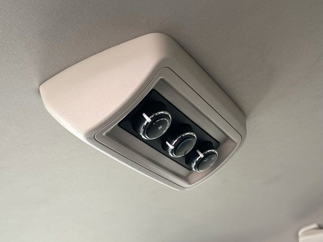 Used 2019 Dodge Grand Caravan SE w/ UConnect Hands-Free Group image 27