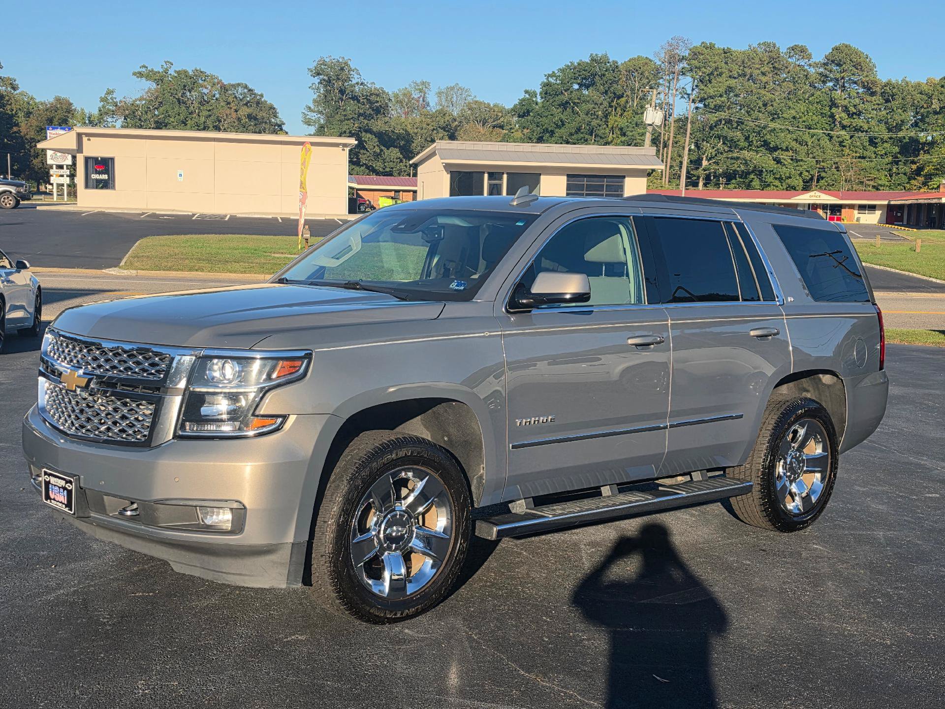 Used 2017 Chevrolet Tahoe LT w/ LT Signature Package AWD/4WD image 1