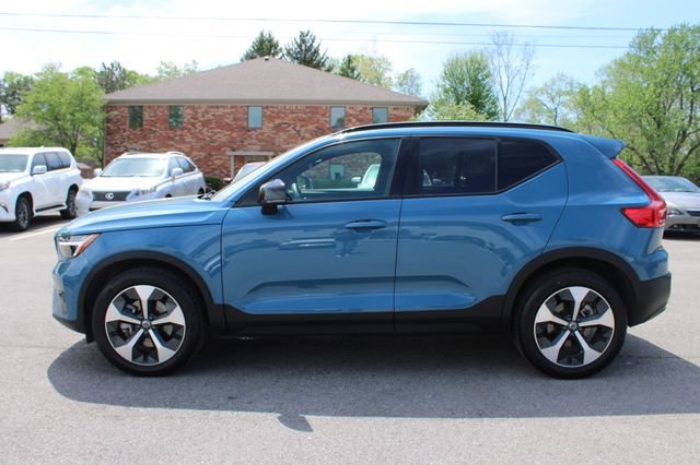 Used 2025 Volvo XC40 B5 Plus image 5