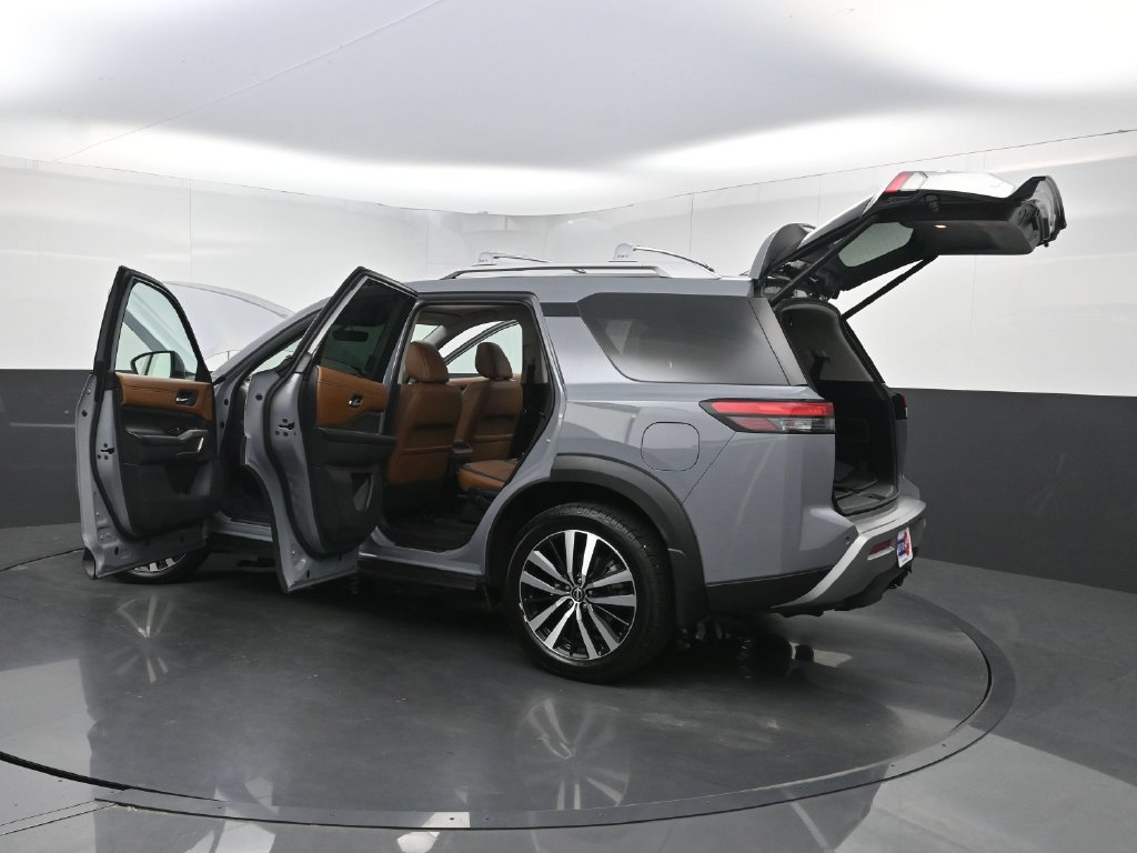 Used 2023 Nissan Pathfinder Platinum AWD/4WD image 42