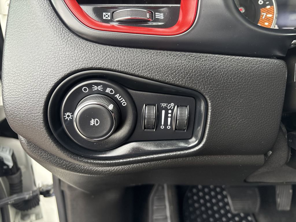 Used 2023 Jeep Renegade Trailhawk image 12