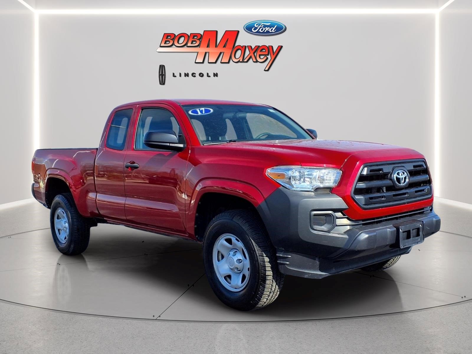 Used 2017 Toyota Tacoma SR image 3