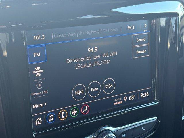 Used 2023 Chevrolet Traverse LT FWD image 28