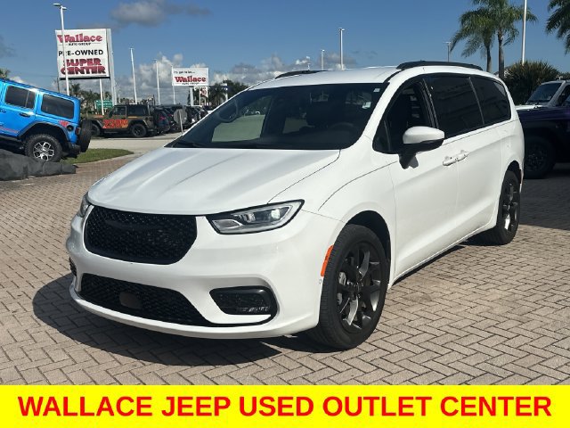 Used 2023 Chrysler Pacifica Touring-L w/ S Appearance Package AWD/4WD image 2