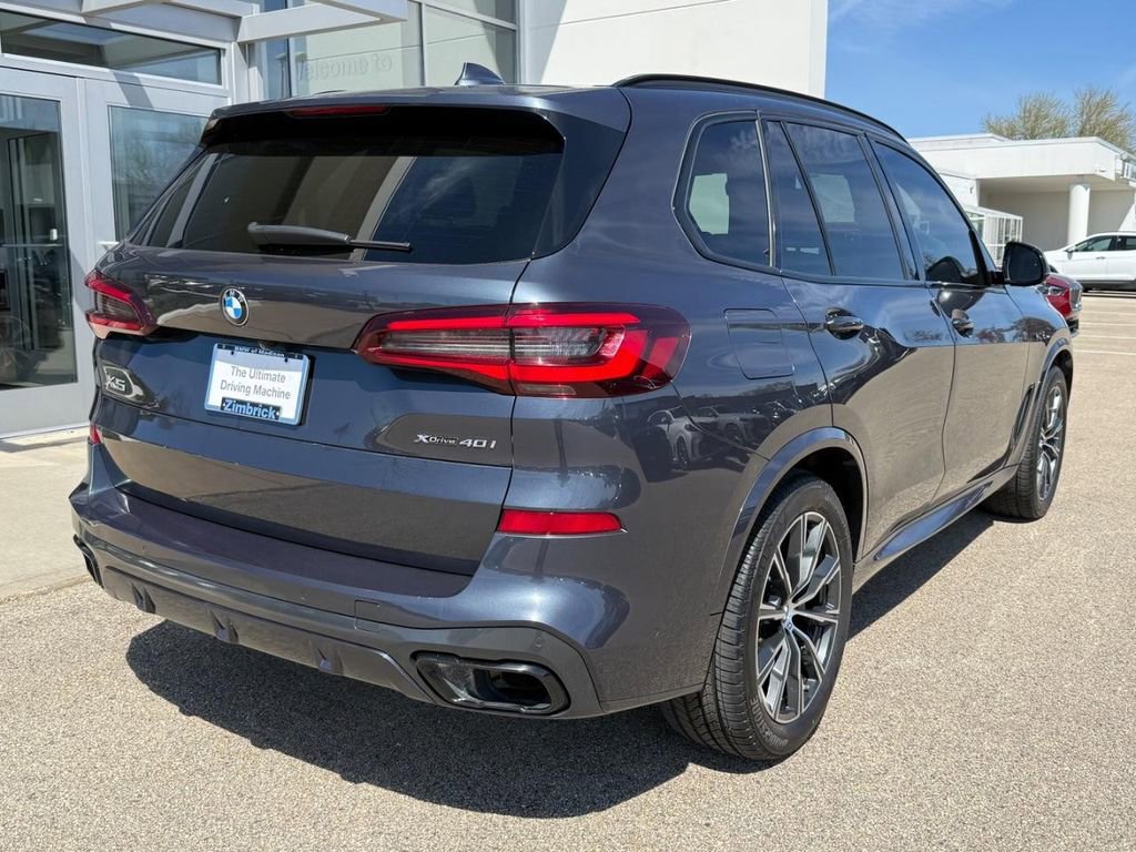 Used 2022 BMW X5 xDrive40i w/ M Sport Package AWD/4WD image 3