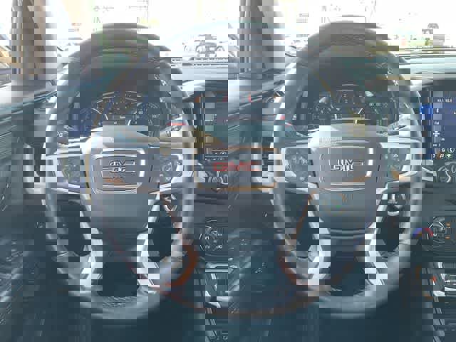 Used 2023 GMC Terrain SLT image 21