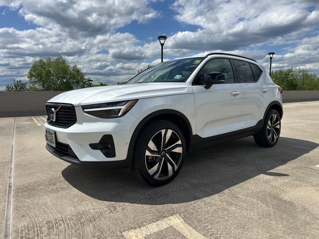 Certified 2023 Volvo XC40 B5 Ultimate w/ Protection Package Premier AWD/4WD image 2