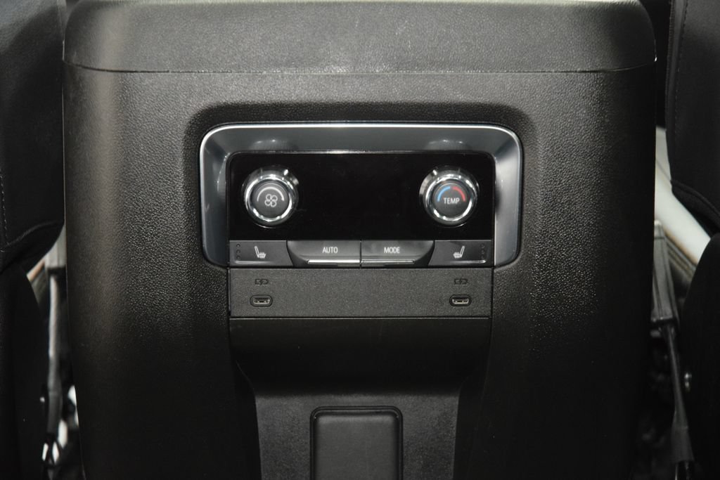 Used 2025 Chevrolet Suburban High Country AWD/4WD image 46
