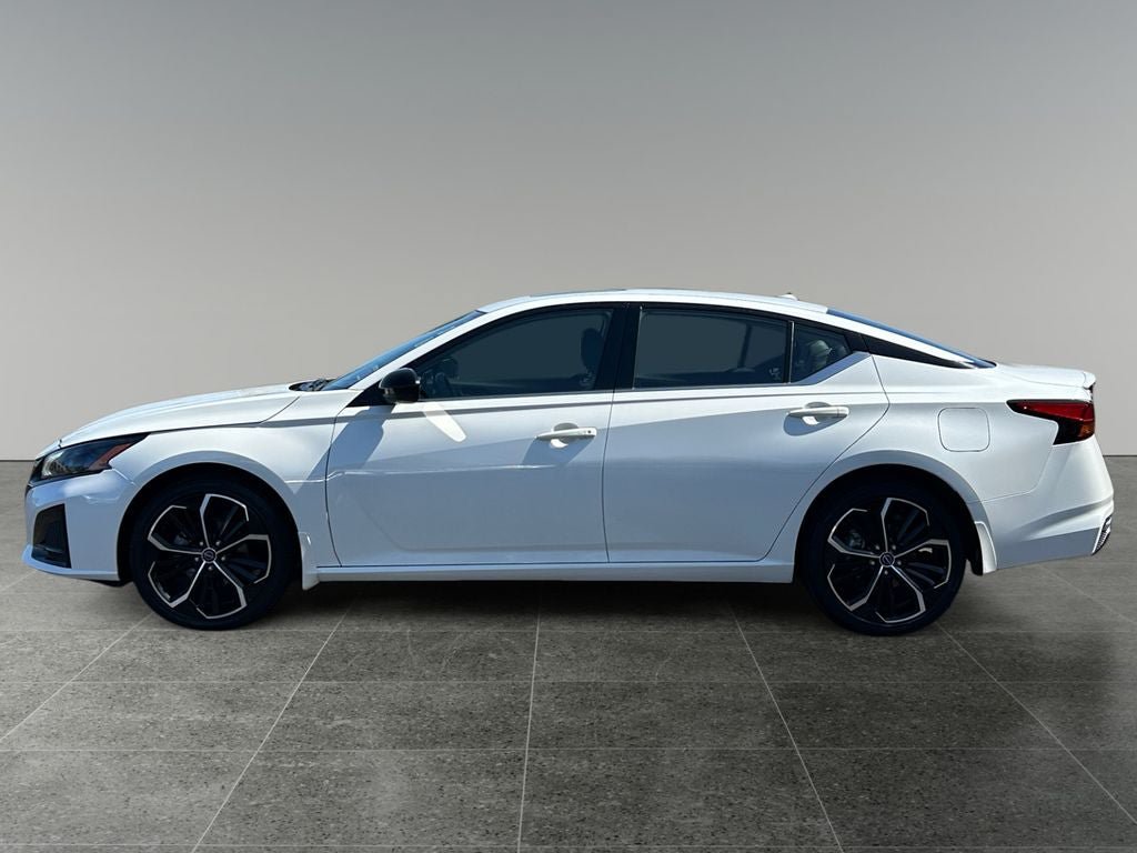 Used 2023 Nissan Altima 2.5 SR w/ SR Premium Package AWD/4WD image 5