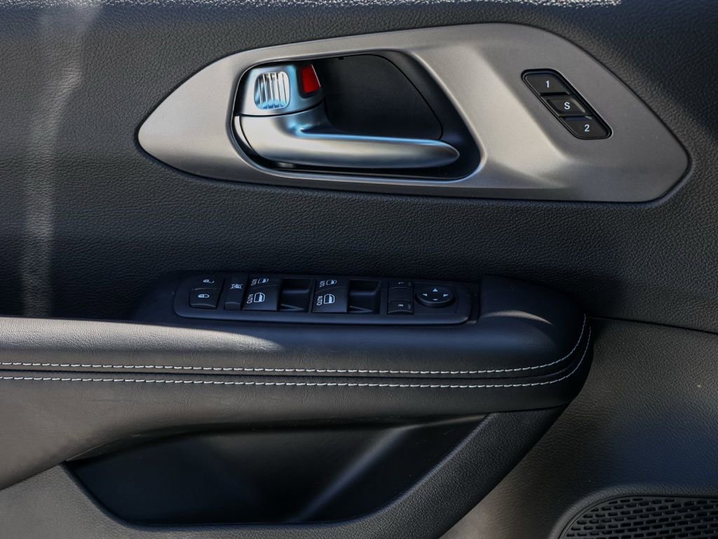 New 2026 Chrysler Pacifica Select w/ S Appearance Package FWD image 23