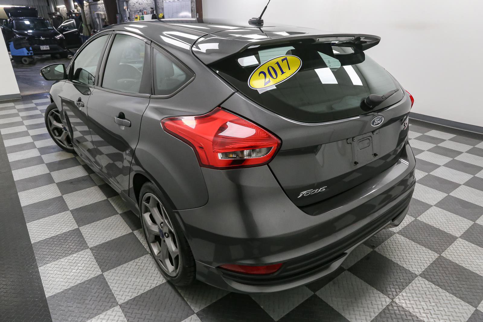 Used 2017 Ford Focus ST image 9