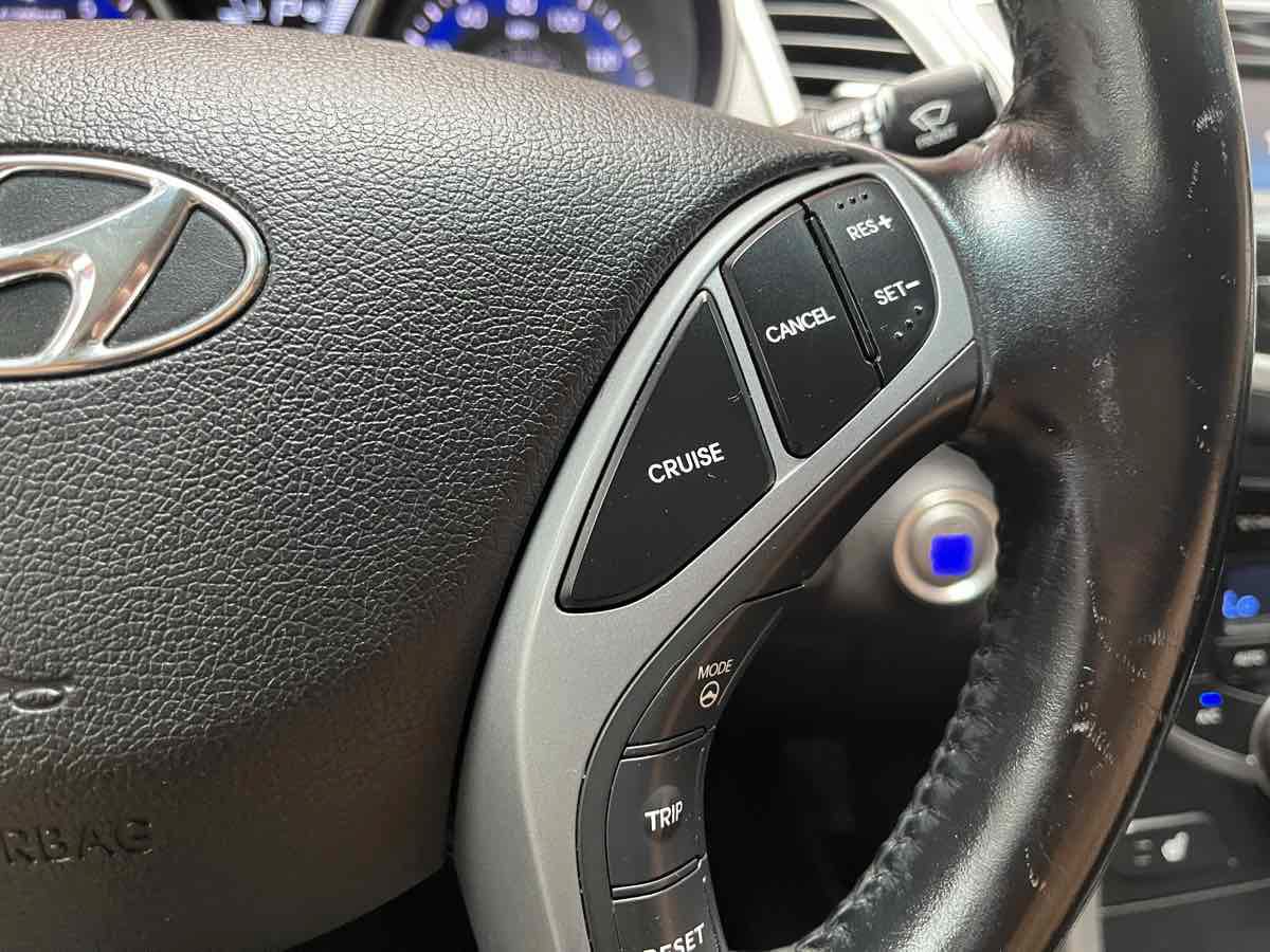 Used 2016 Hyundai Elantra Limited FWD image 13