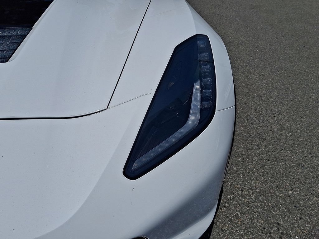 Used 2018 Chevrolet Corvette Stingray Coupe RWD image 15