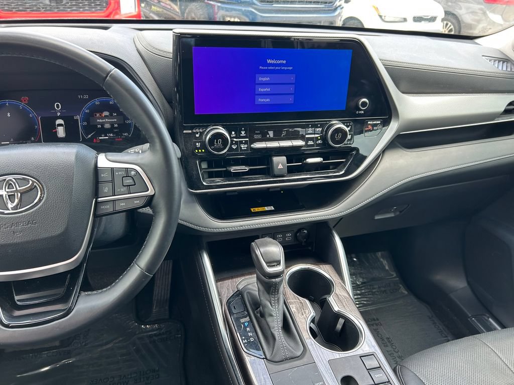 Certified 2024 Toyota Highlander Platinum FWD image 20