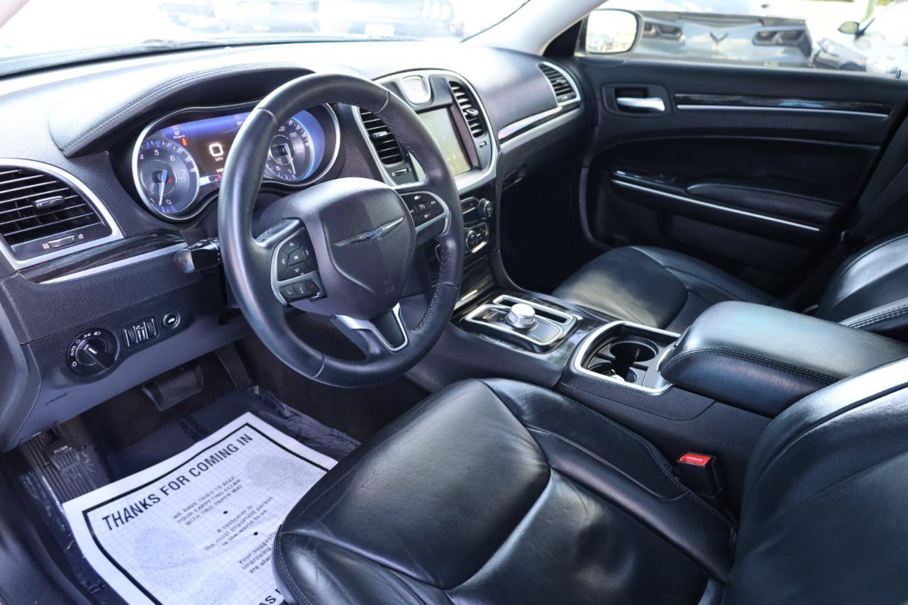 Used 2015 Chrysler 300 Limited RWD image 8