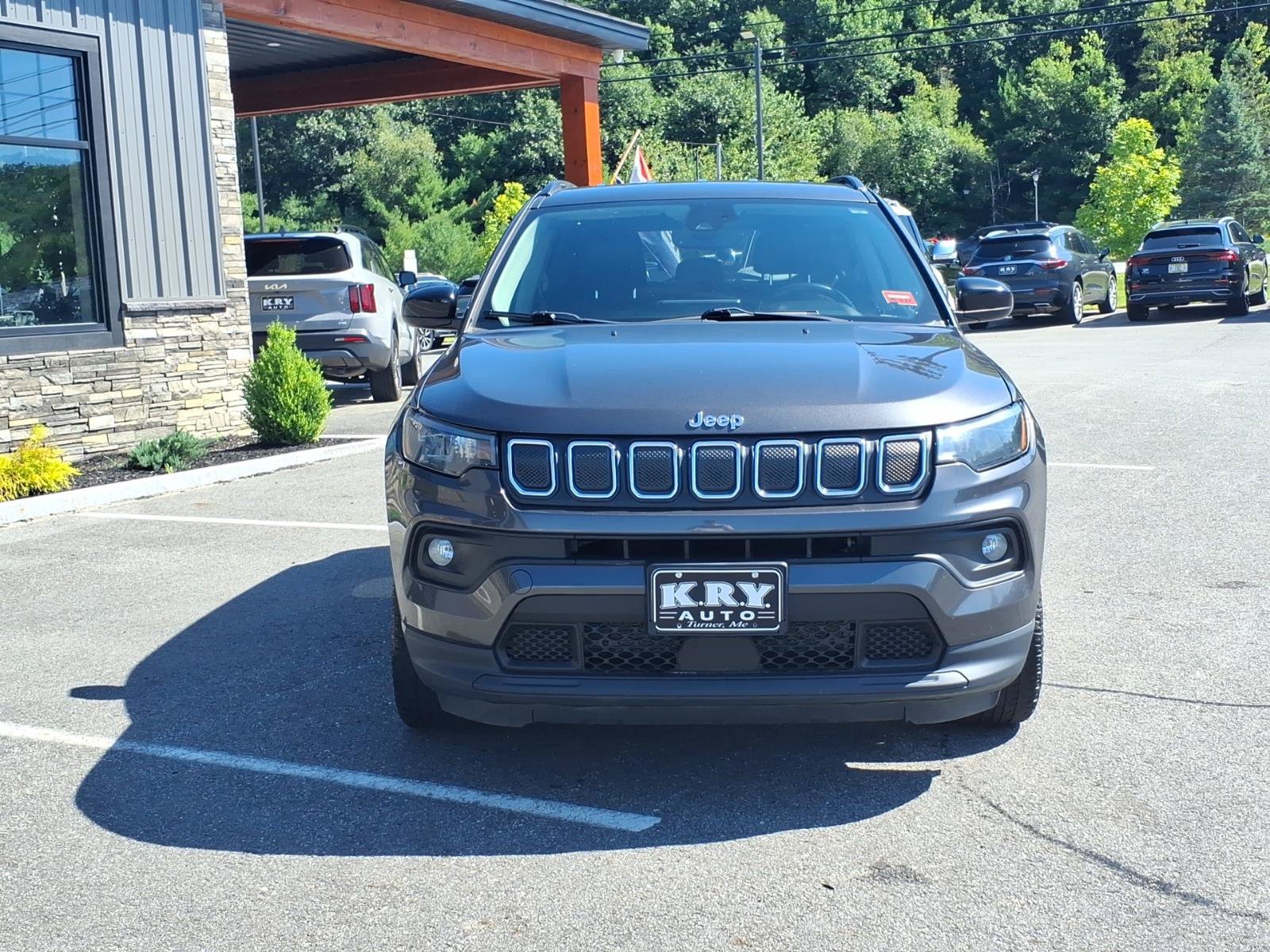 Used 2022 Jeep Compass Latitude AWD/4WD image 2