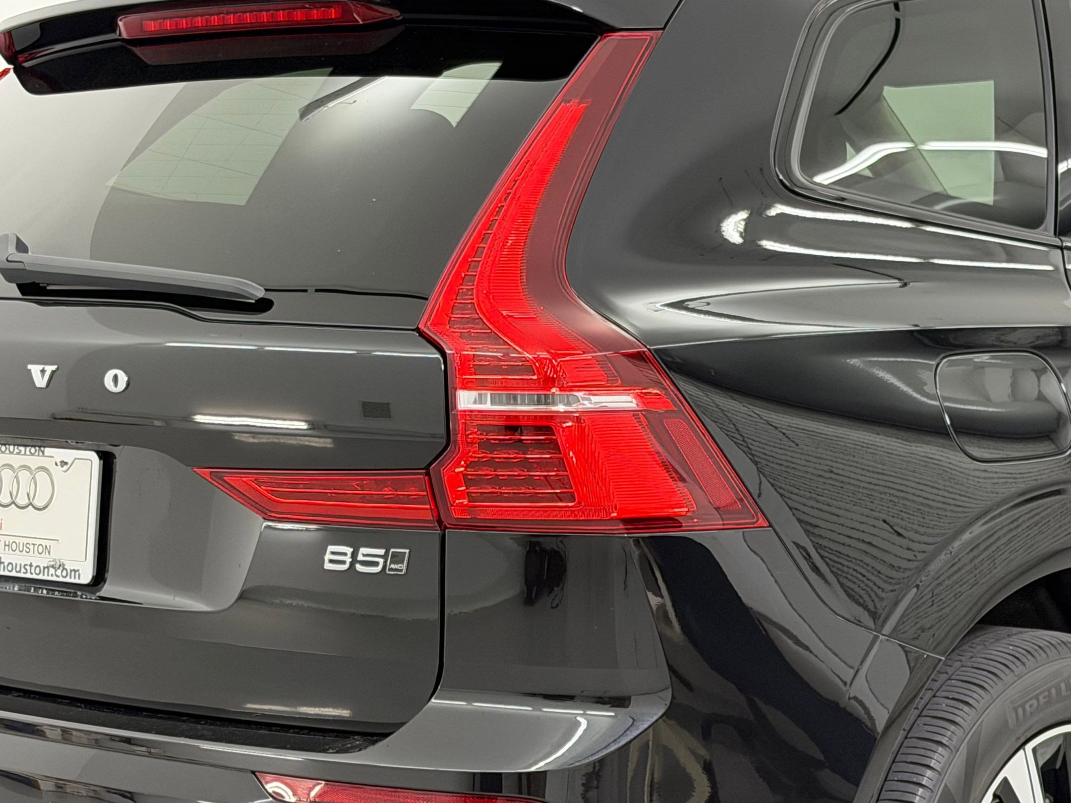 Used 2025 Volvo XC60 B5 Plus image 13