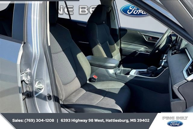 Used 2022 Toyota RAV4 LE image 6