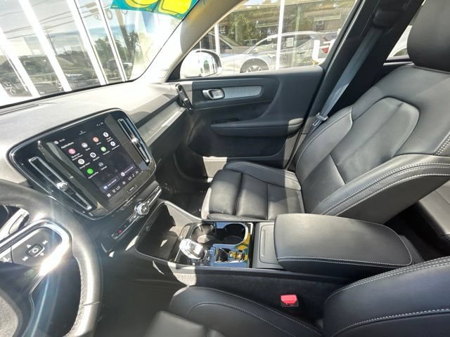 Certified 2025 Volvo XC40 B5 Plus AWD/4WD image 23